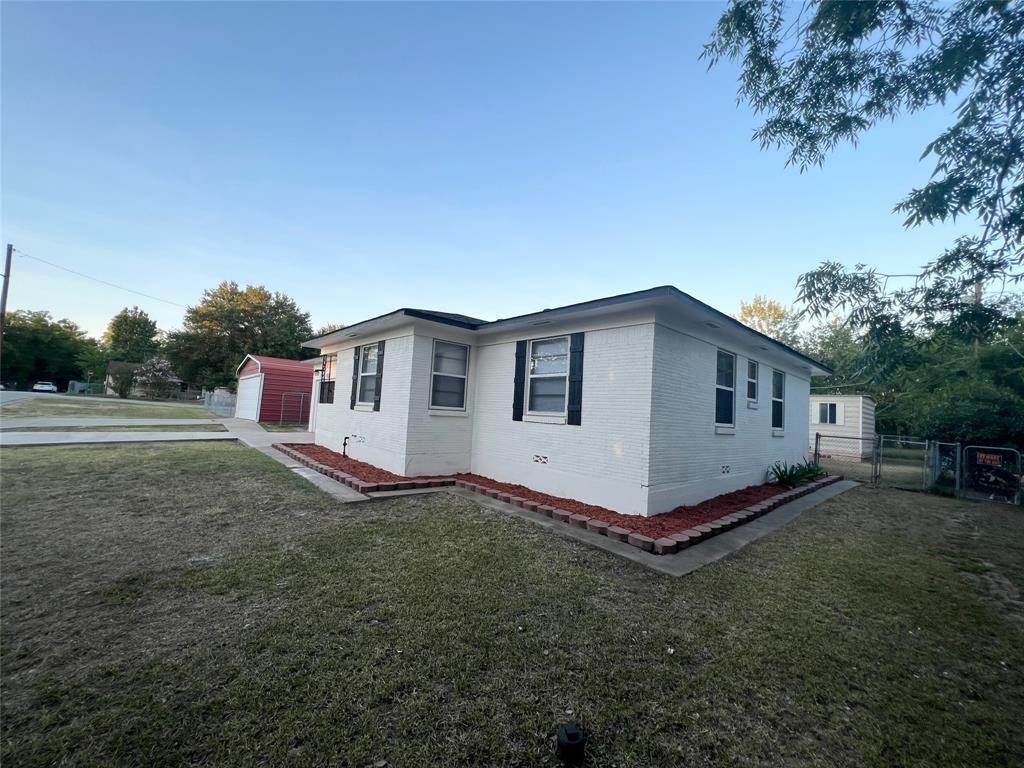 18. Single Family for Sale at Greenville, TX 75401