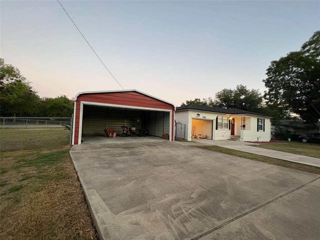 19. Single Family for Sale at Greenville, TX 75401