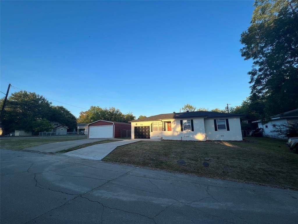 24. Single Family for Sale at Greenville, TX 75401