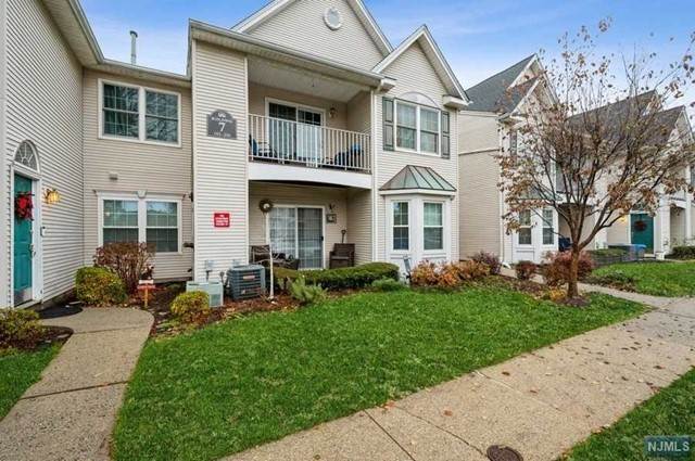 19. Single Family for Sale at Clifton, NJ 07014