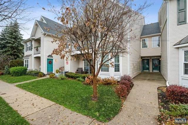 20. Single Family for Sale at Clifton, NJ 07014