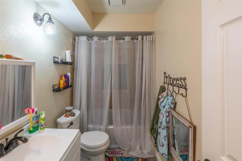 9. Single Family for Sale at Greenville, TX 75402