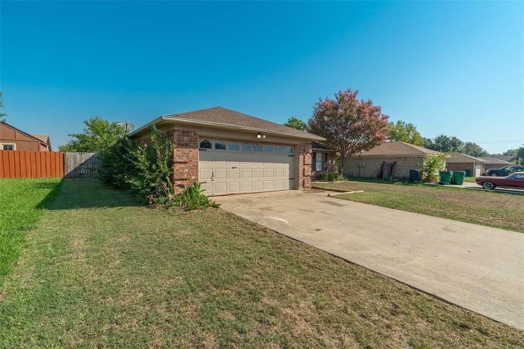 18. Single Family for Sale at Greenville, TX 75402
