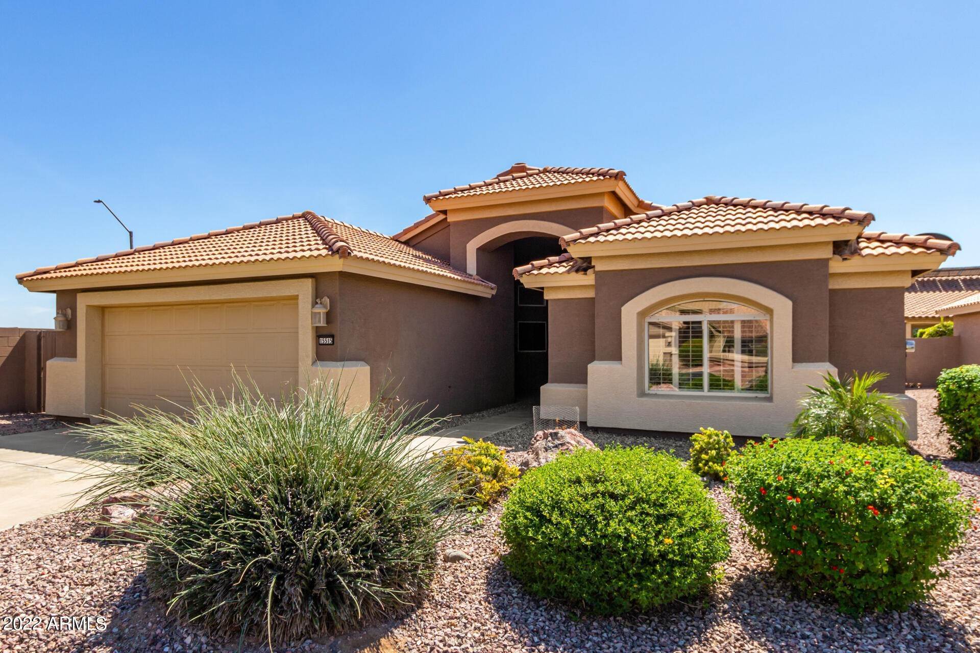4. Single Family for Sale at Goodyear, AZ 85395