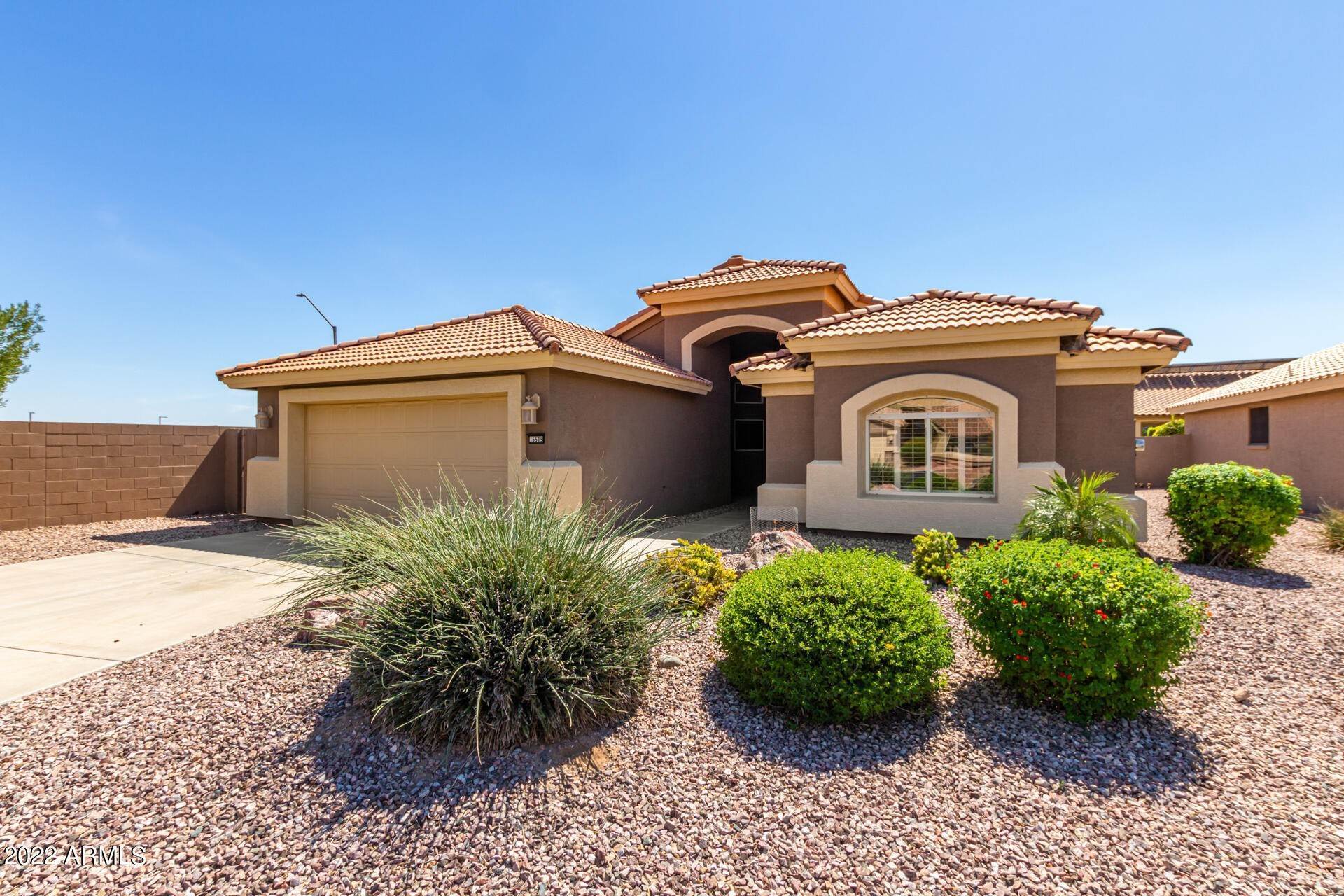 3. Single Family for Sale at Goodyear, AZ 85395
