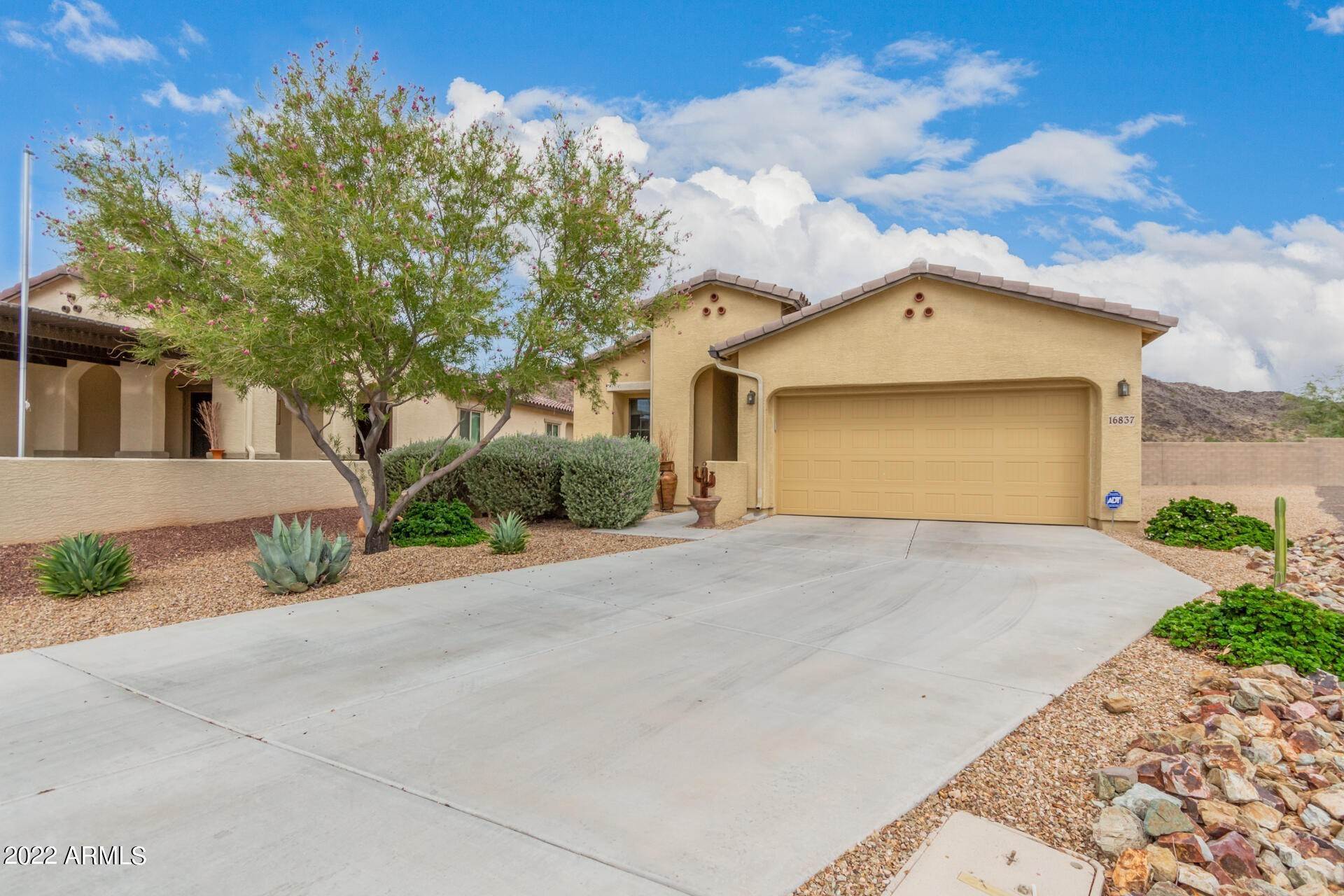 17. Single Family for Sale at Goodyear, AZ 85338