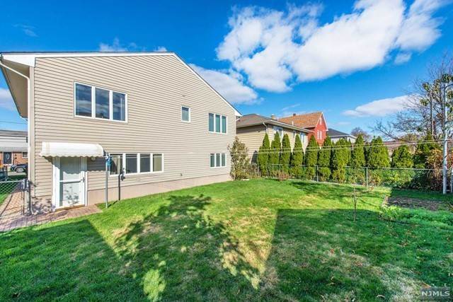 23. Single Family for Sale at Clifton, NJ 07013