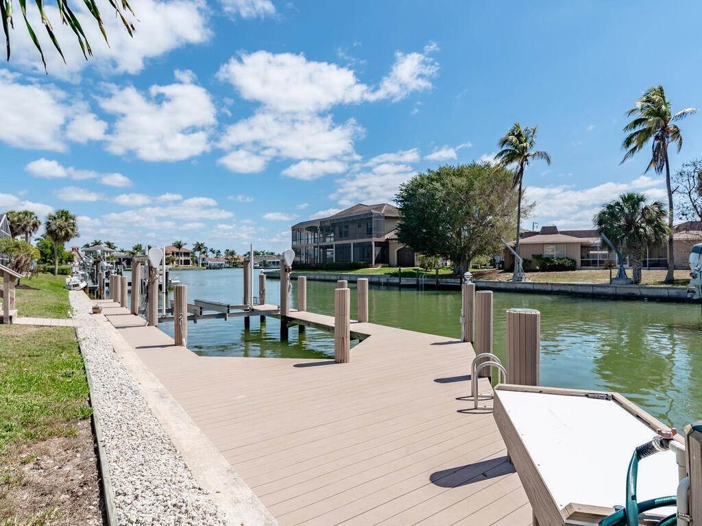 16. Single Family for Sale at Marco Island, FL 34145