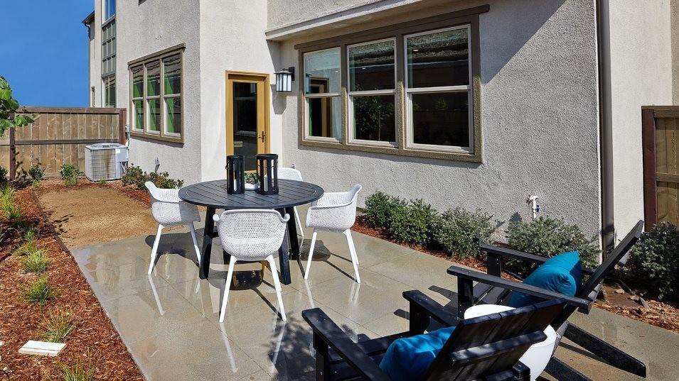 41. Townhouse for Sale at Chula Vista, CA 91913