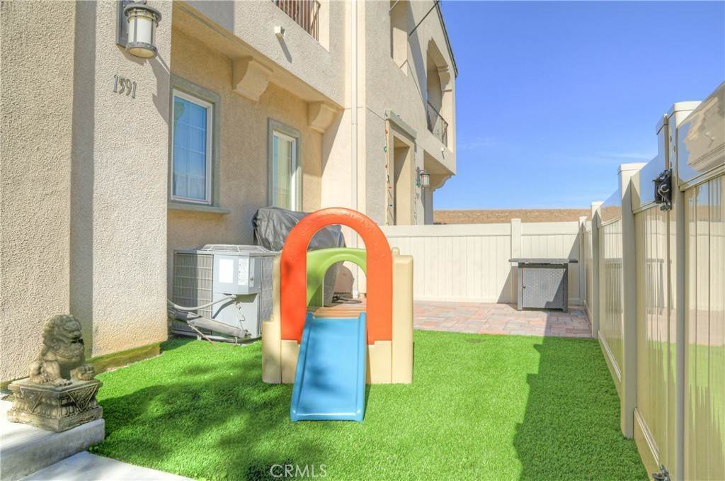 2. Townhouse for Sale at Chula Vista, CA 92154