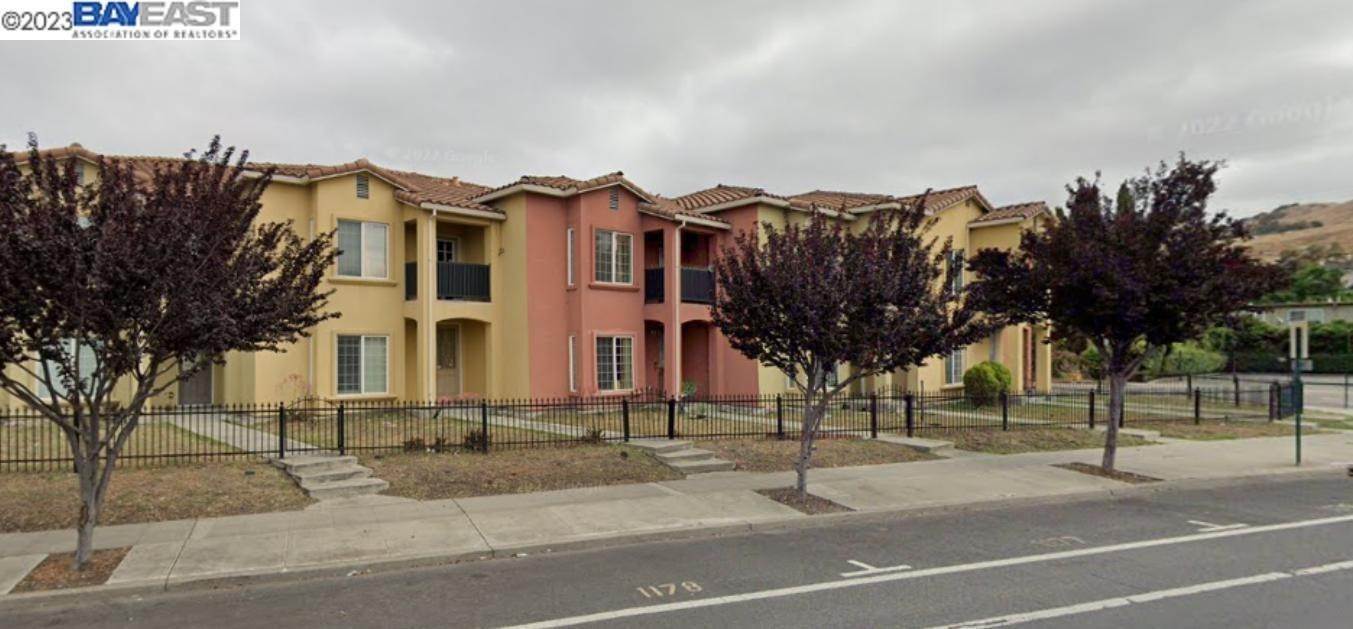 29. Townhouse for Sale at Hayward, CA 94544
