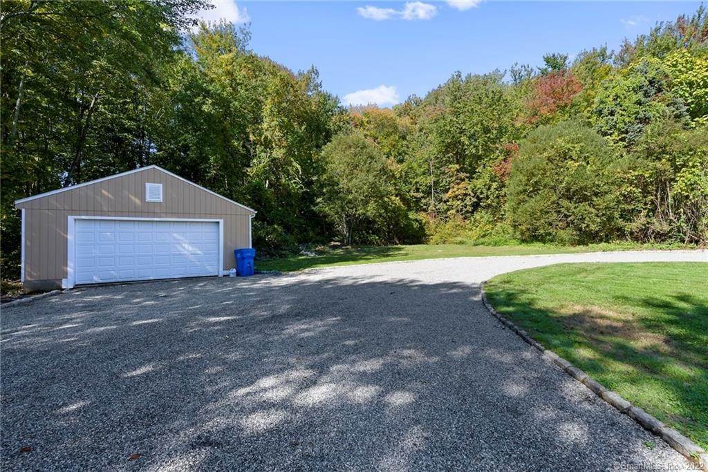 5. Single Family for Sale at Monroe, CT 06468