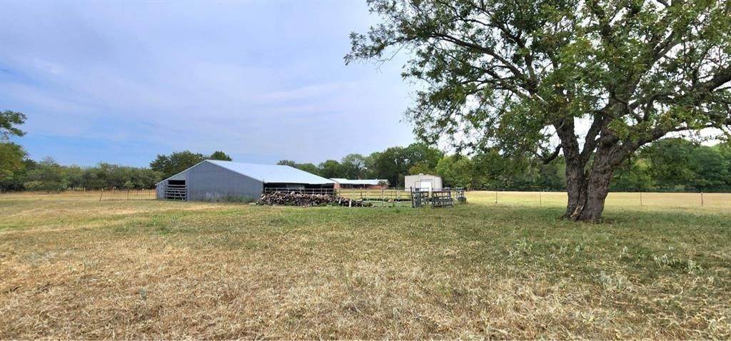 13. Single Family for Sale at Clifton, TX 76634