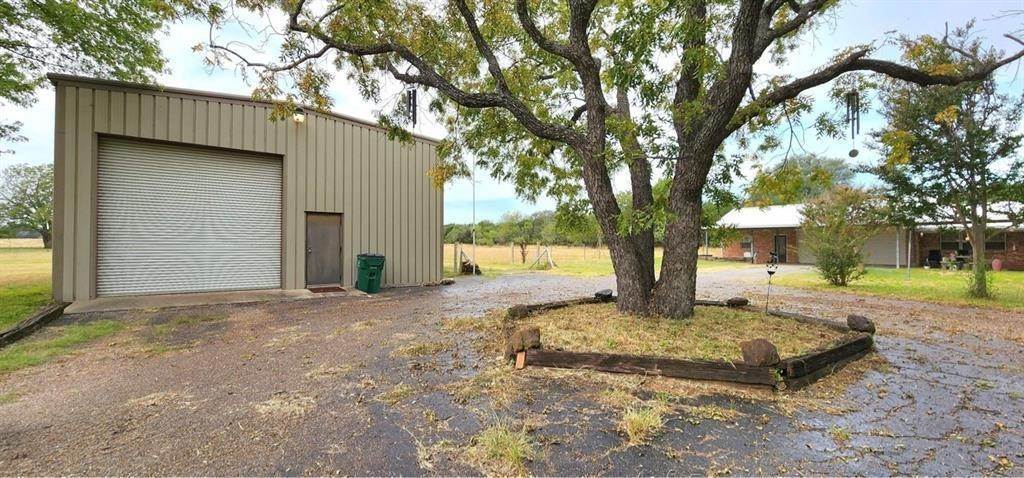 10. Single Family for Sale at Clifton, TX 76634