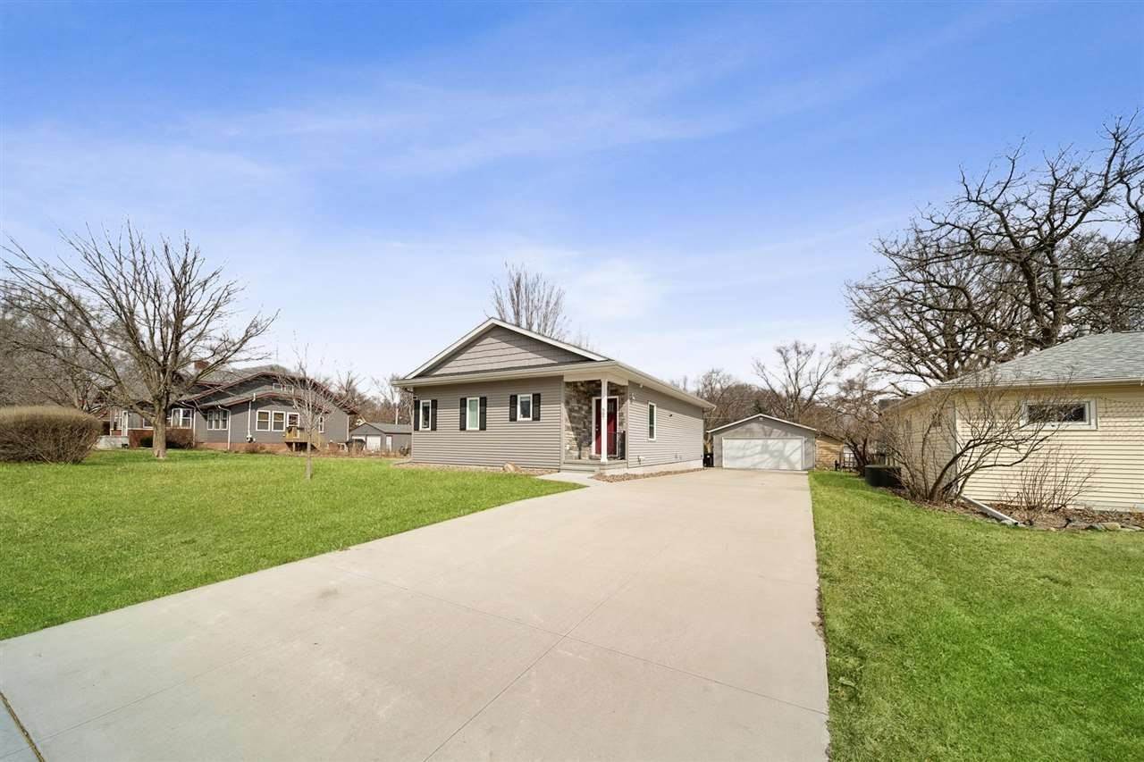 Single Family for Sale at Coralville, IA 52241