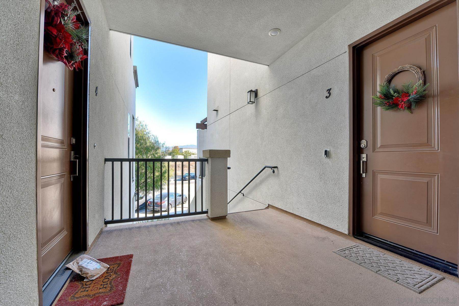 2. Townhouse for Sale at Chula Vista, CA 91915