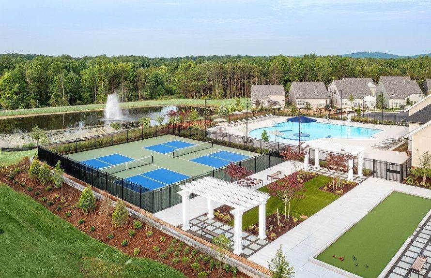 34. Montebello by Del Webb xây dựng tại 46385 Rose River Terrace, Sterling, VA 20164