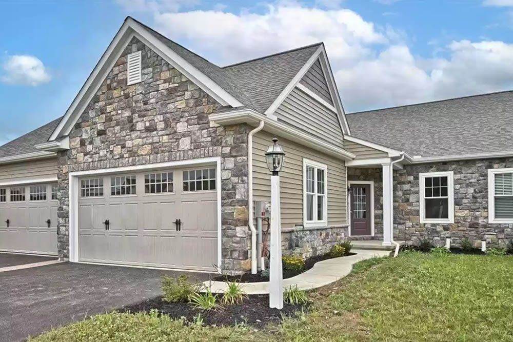 Single Family for Sale at Lititz, PA 17543