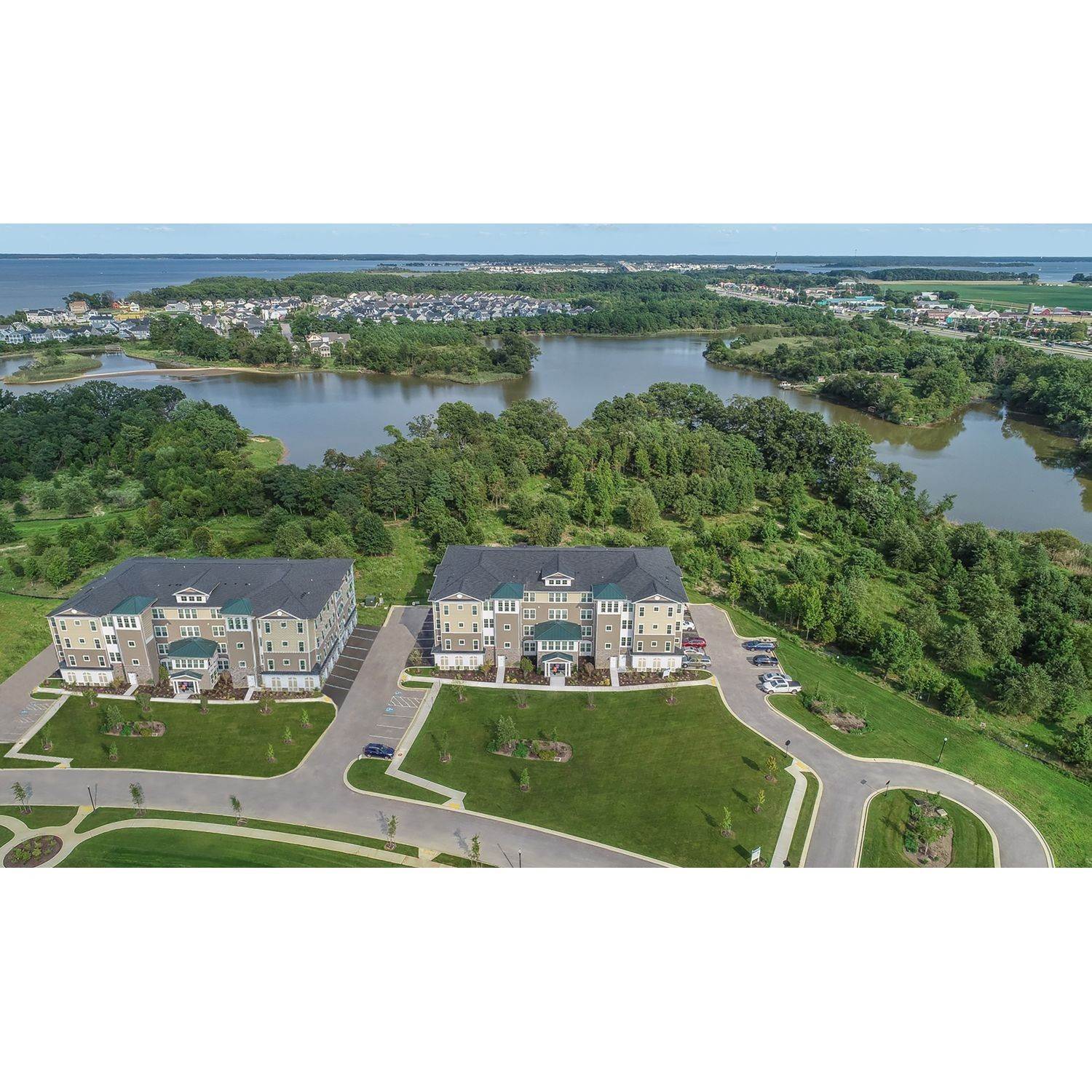 5. 131 Flycatcher Way, Chester, MD 21619에 K. Hovnanian’s® Four Seasons at Kent Island - Luxury Condos 건물