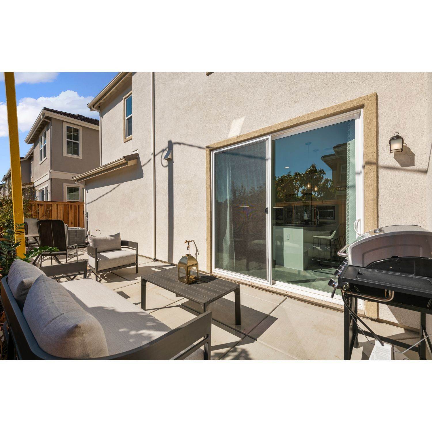 15. Single Family for Sale at Hayward, CA 94544