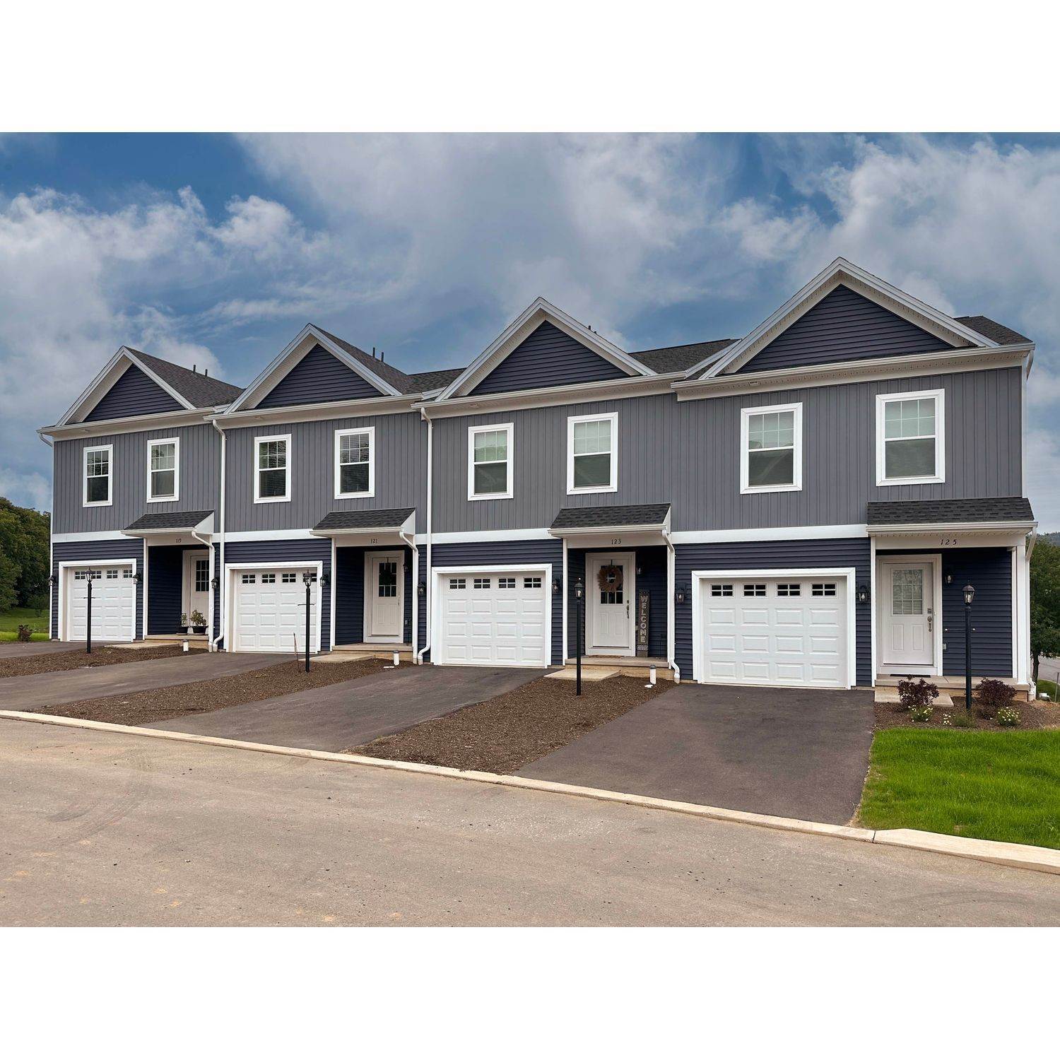 Steeplechase Townhomes Gebäude bei 00 Highpoint Park Drive, Pleasant Gap, PA 16823