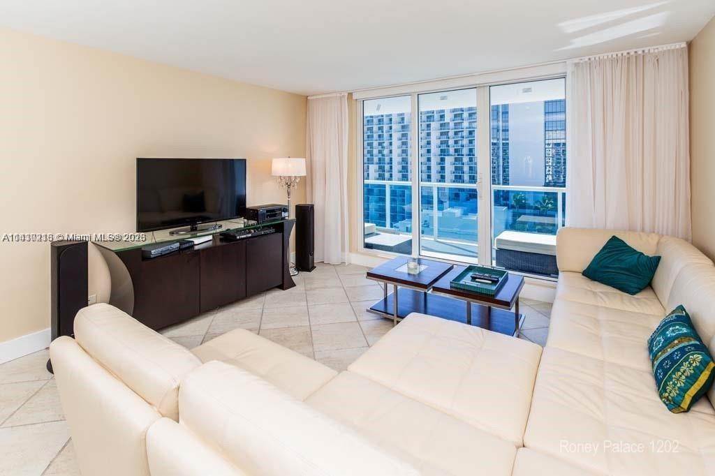 公寓 为 销售 在 Mid Beach, 迈阿密海滩, FL 33139