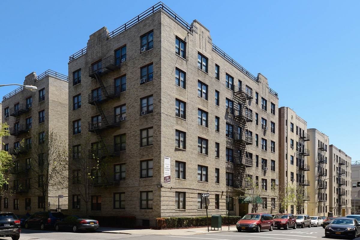 building at 55 East 190th Street, Fordham Manor, Bronx, NY 10468