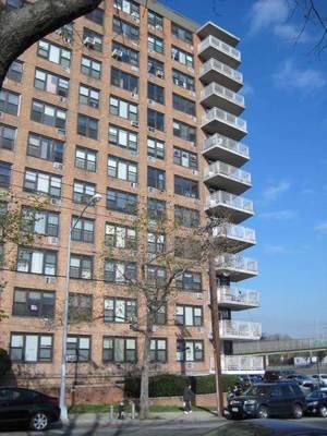 Pelham Bay Towers building at 3121 Middletown Road, Middletown - Pelham Bay, Bronx, NY 10461